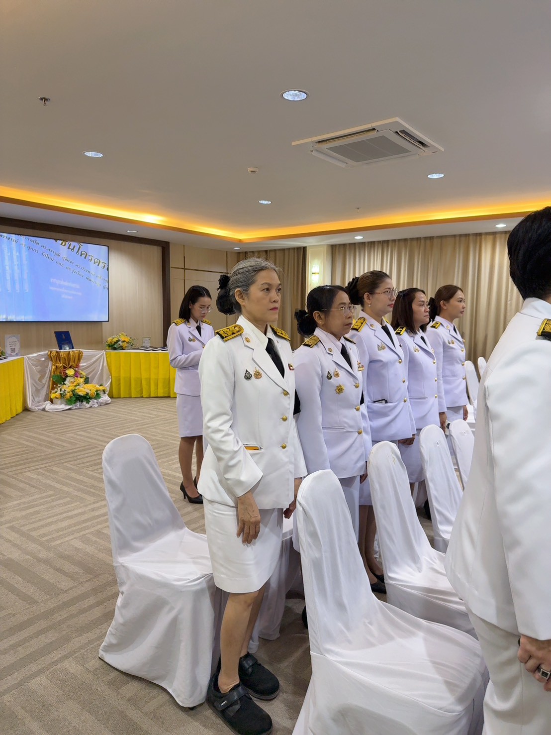 title - วันที่ 2 มีนาคม 2569 เวลา 10.00 น. นายวิทูล ประดิษฐบุญ ปฏิรูปที่ดินจังหวัดปราจีนบุรี มอบหมายให้ เจ้าหน้าที่ ส.ป.ก.ปราจีนบุรี เข้าร่วมพิธีมอบปฏิทินหลวง พุทธศักราช 2569 พระราชทานสำหรับความสุขปีใหม่ เบื้องหน้าพระบรมฉายาลักษณ์  และพิธีมอบหนังสือสารานุกรมไทยสำหรับเยาวชนฯ เล่ม 45 ฉบับพระราชทาน